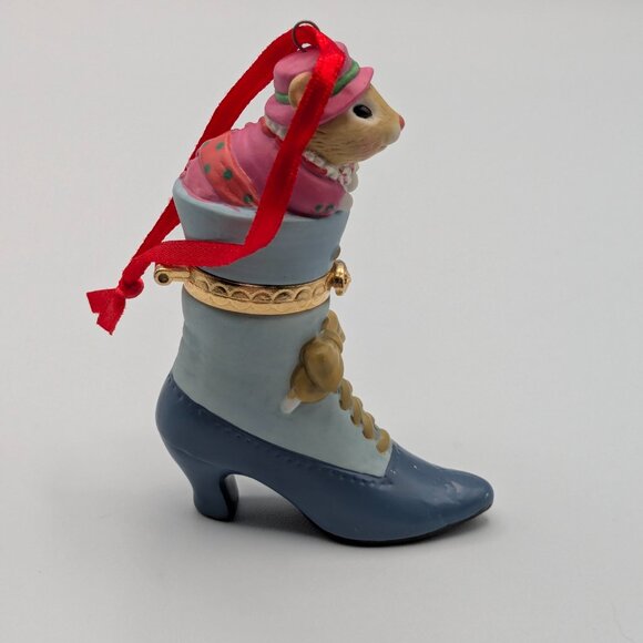 Hallmark Keepsake Fashion Afoot 2002, 3rd Final in the Series Porcelain Ornament - Picture 4 of 12